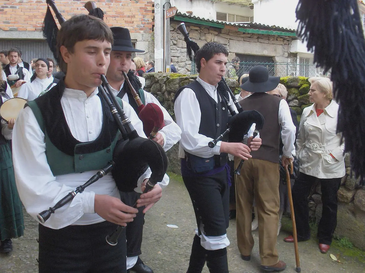 Galician gaiteiros (bagpipers) Galician gaiteiros (bagpipers)