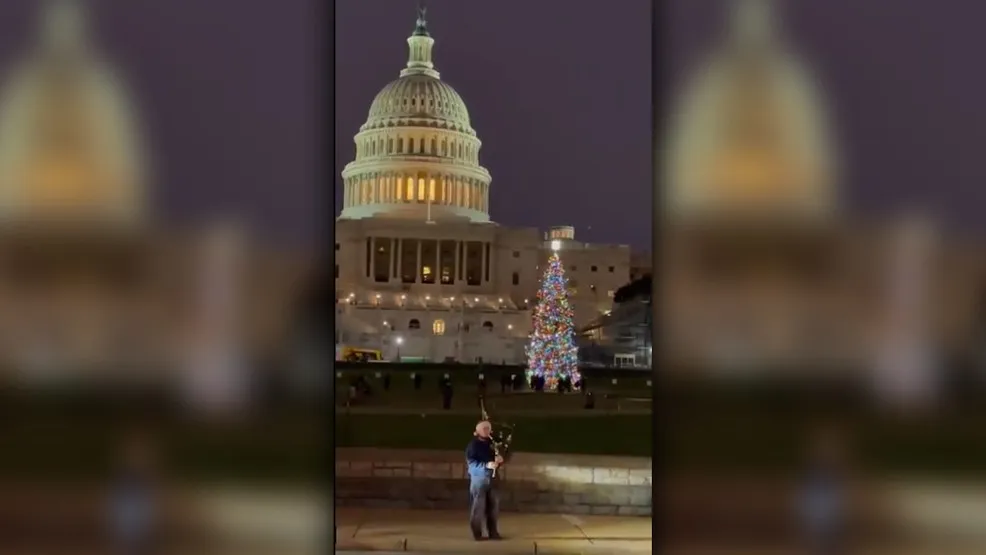 WATCH: DC Firefighter Plays 'Jingle Bells' on Bagpipes at US Capitol Christmas Tree