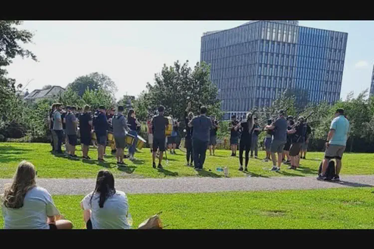 Pipe band champs warm up Live - YouTube