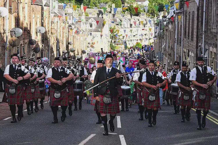 Historic Borders pipe band facing challenges in recruiting new players | ITV News