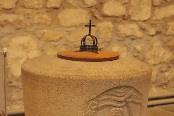 /images/tich/font_at_st_machar's_cathedral_316.webp